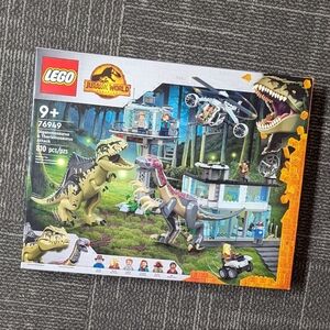 NEW sealed LEGO Jurassic World 76949